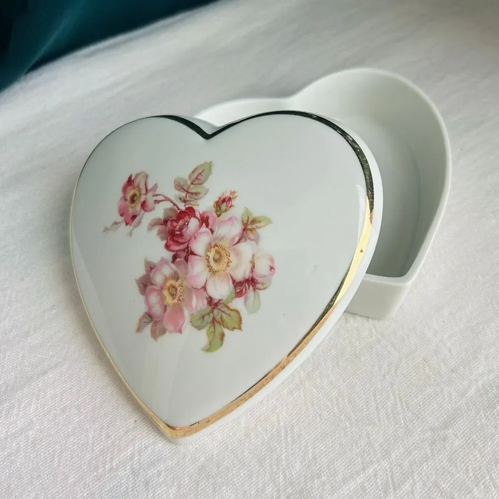 Vintage West German Wild Rose Trinket Jewelry Keepsake Heart Box with Lid